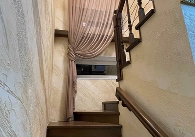 Шторы для коридора и лестницы