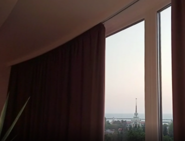 Панорамные окна с закруглением электроуправление шторами